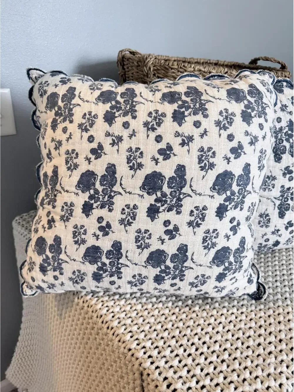 Set of 2 Decorative Floral Pattern Throw Pillows